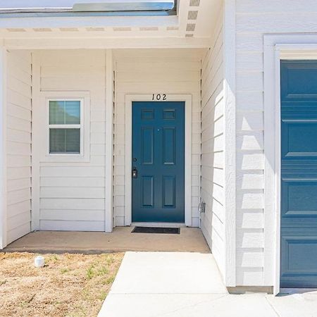 Gorgeous, Brand New 3 Bedrooms Home- Built 2024, Near Seaworld & Lackland Afb サンアントニオ エクステリア 写真