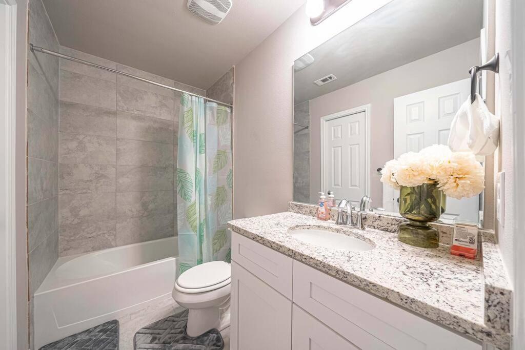 Gorgeous, Brand New 3 Bedrooms Home- Built 2024, Near Seaworld & Lackland Afb サンアントニオ エクステリア 写真