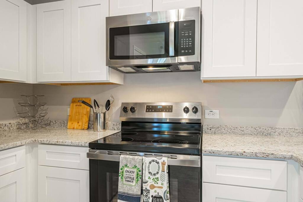 Gorgeous, Brand New 3 Bedrooms Home- Built 2024, Near Seaworld & Lackland Afb サンアントニオ エクステリア 写真
