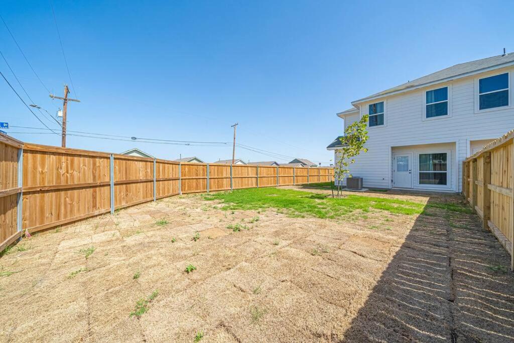 Gorgeous, Brand New 3 Bedrooms Home- Built 2024, Near Seaworld & Lackland Afb サンアントニオ エクステリア 写真