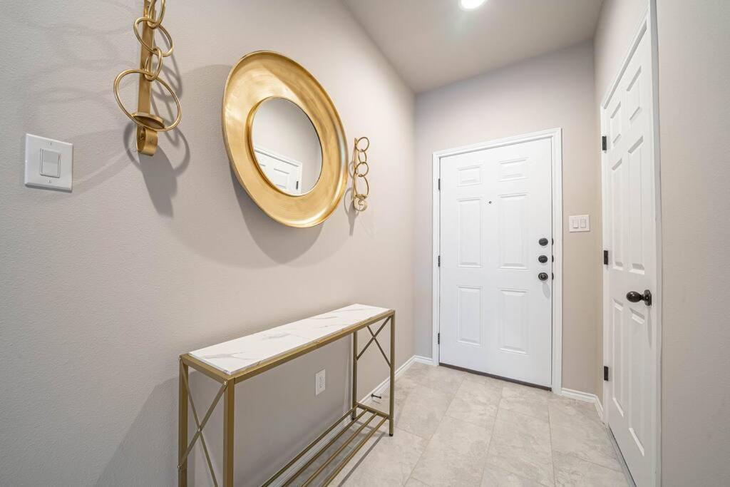 Gorgeous, Brand New 3 Bedrooms Home- Built 2024, Near Seaworld & Lackland Afb サンアントニオ エクステリア 写真