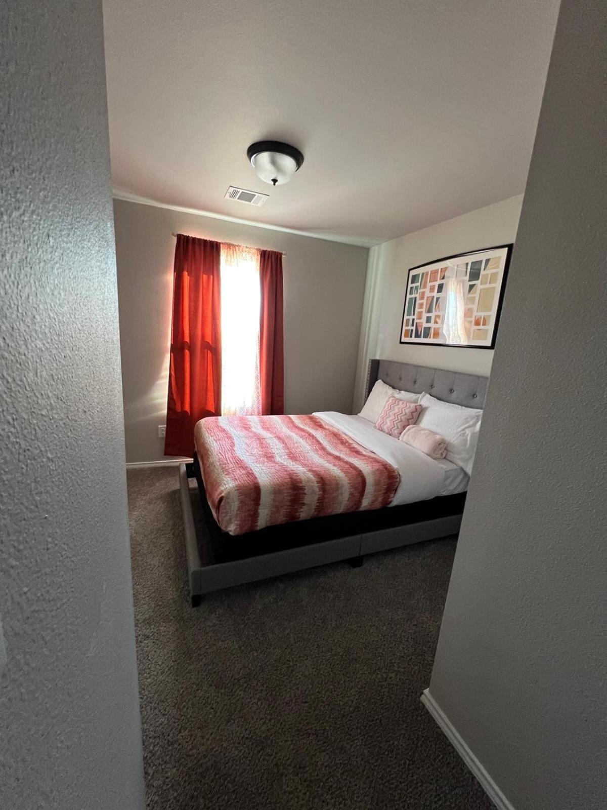 Gorgeous, Brand New 3 Bedrooms Home- Built 2024, Near Seaworld & Lackland Afb サンアントニオ エクステリア 写真