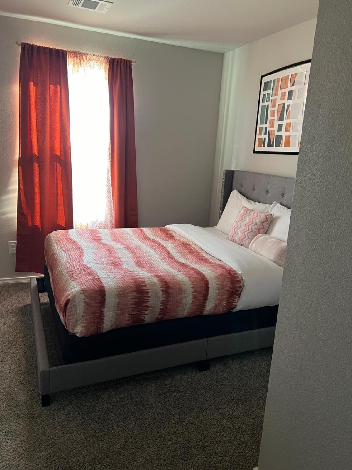 Gorgeous, Brand New 3 Bedrooms Home- Built 2024, Near Seaworld & Lackland Afb サンアントニオ エクステリア 写真