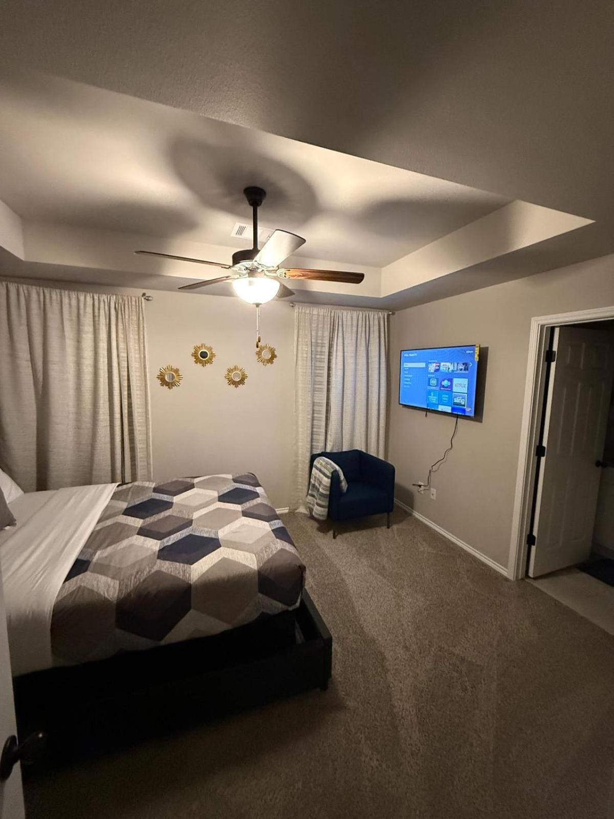 Gorgeous, Brand New 3 Bedrooms Home- Built 2024, Near Seaworld & Lackland Afb サンアントニオ エクステリア 写真
