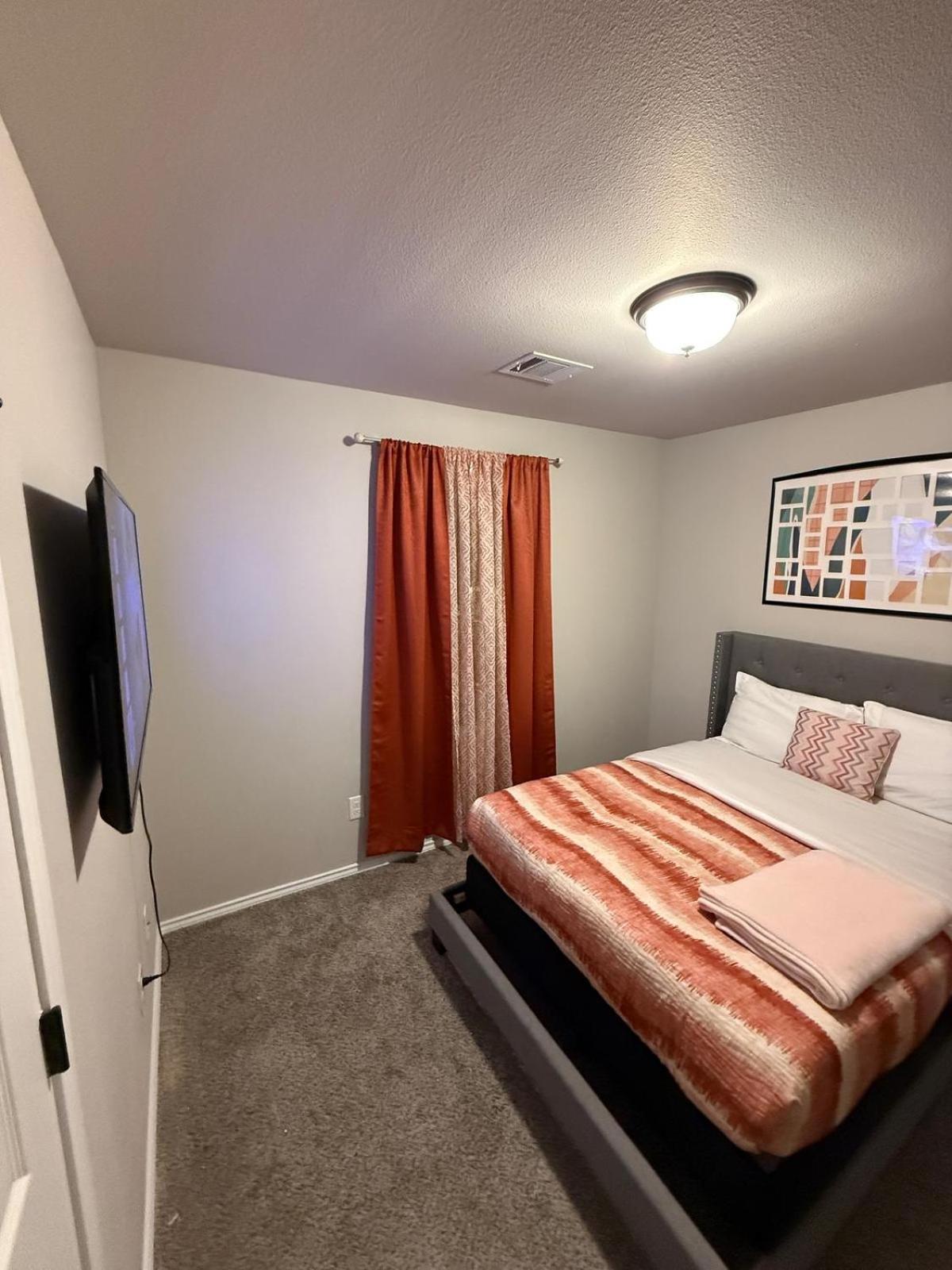 Gorgeous, Brand New 3 Bedrooms Home- Built 2024, Near Seaworld & Lackland Afb サンアントニオ エクステリア 写真