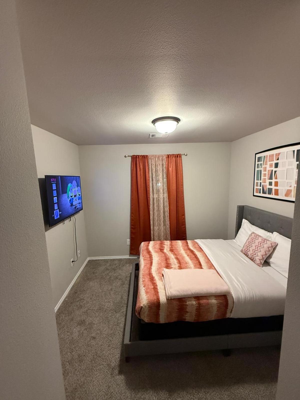 Gorgeous, Brand New 3 Bedrooms Home- Built 2024, Near Seaworld & Lackland Afb サンアントニオ エクステリア 写真