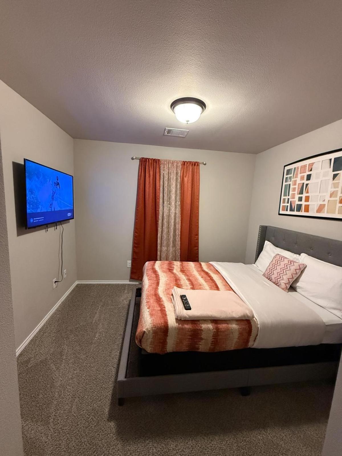 Gorgeous, Brand New 3 Bedrooms Home- Built 2024, Near Seaworld & Lackland Afb サンアントニオ エクステリア 写真